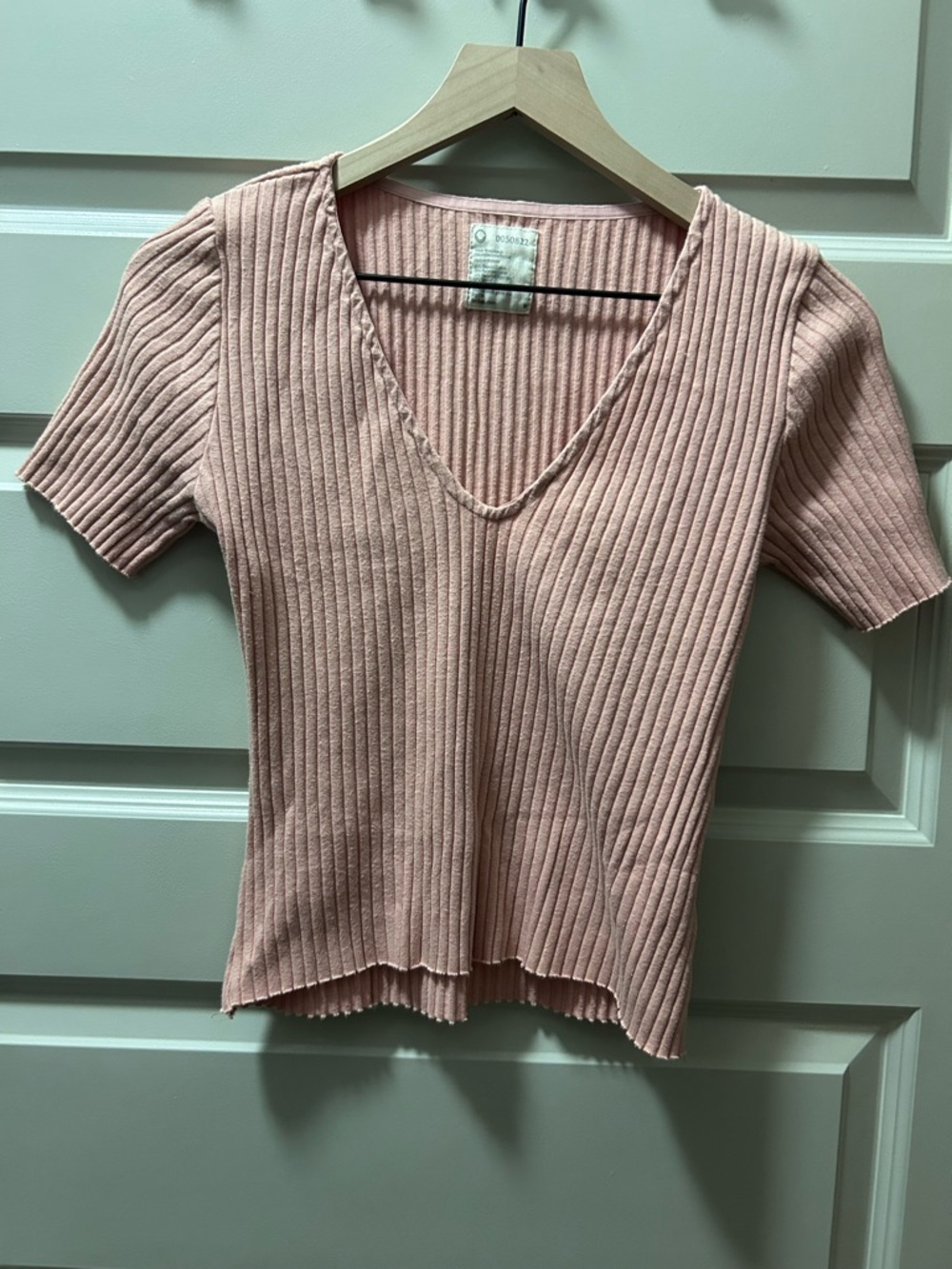 Ribbed V-Neck Short Sleeve Top in Dusty Rose